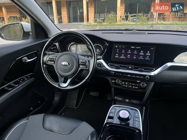 Серый Киа Niro, объемом двигателя 0 л и пробегом 72 тыс. км за 19750 $, фото 20 на Automoto.ua