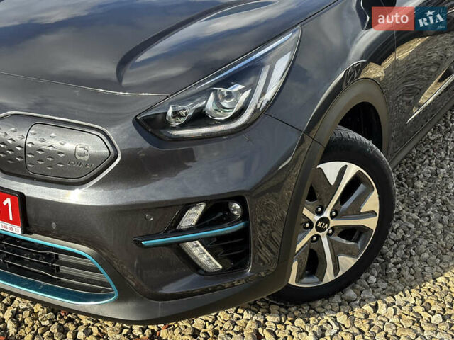 Серый Киа Niro, объемом двигателя 0 л и пробегом 110 тыс. км за 21200 $, фото 6 на Automoto.ua