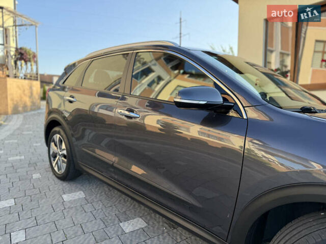 Серый Киа Niro, объемом двигателя 0 л и пробегом 145 тыс. км за 18800 $, фото 8 на Automoto.ua