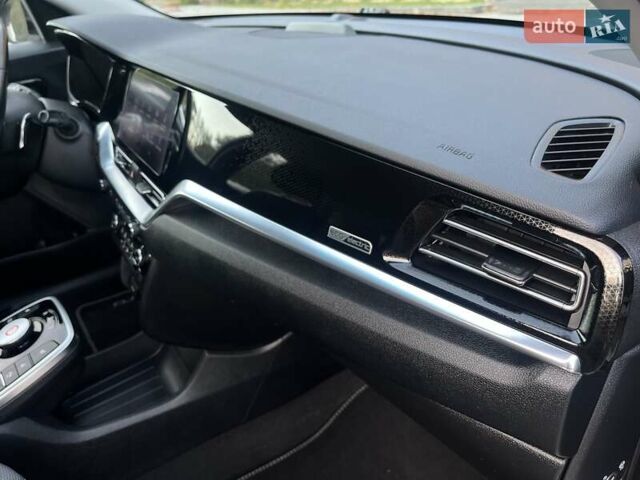 Серый Киа Niro, объемом двигателя 0 л и пробегом 72 тыс. км за 19750 $, фото 39 на Automoto.ua