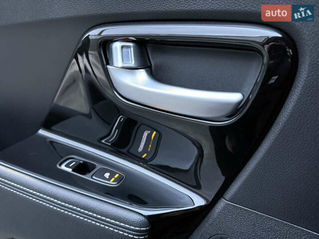 Серый Киа Niro, объемом двигателя 0 л и пробегом 165 тыс. км за 18000 $, фото 65 на Automoto.ua