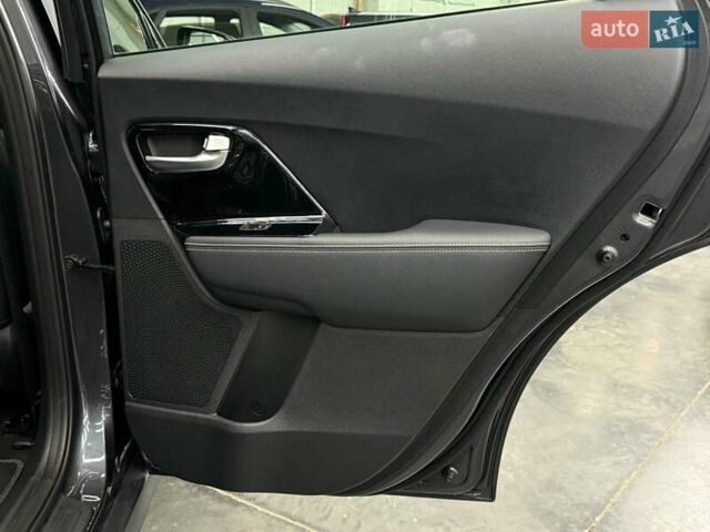 Сірий Кіа Niro, об'ємом двигуна 0 л та пробігом 114 тис. км за 18329 $, фото 24 на Automoto.ua