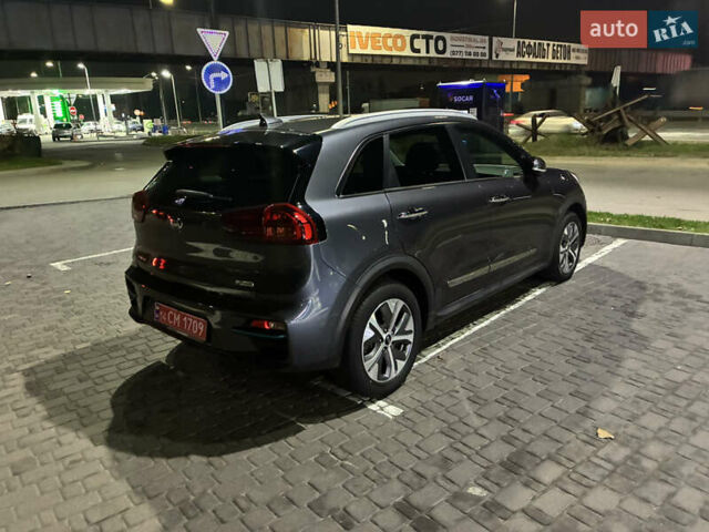 Серый Киа Niro, объемом двигателя 0 л и пробегом 116 тыс. км за 17999 $, фото 5 на Automoto.ua