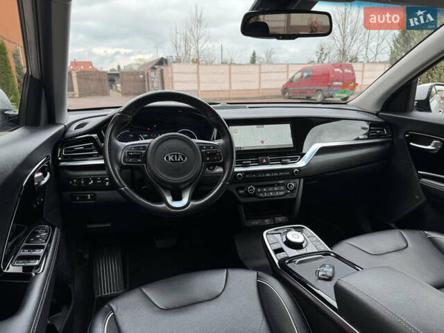 Серый Киа Niro, объемом двигателя 0 л и пробегом 118 тыс. км за 19350 $, фото 1 на Automoto.ua