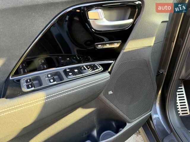 Серый Киа Niro, объемом двигателя 0 л и пробегом 57 тыс. км за 23299 $, фото 13 на Automoto.ua