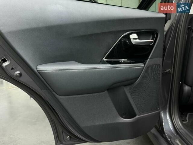 Серый Киа Niro, объемом двигателя 0 л и пробегом 153 тыс. км за 18558 $, фото 30 на Automoto.ua
