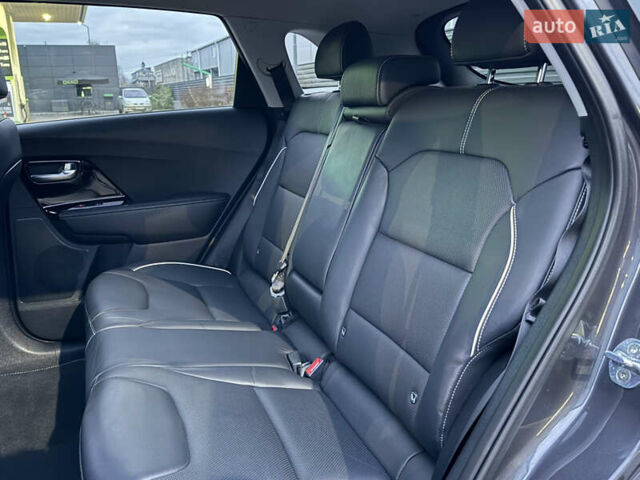 Серый Киа Niro, объемом двигателя 0 л и пробегом 165 тыс. км за 18000 $, фото 67 на Automoto.ua