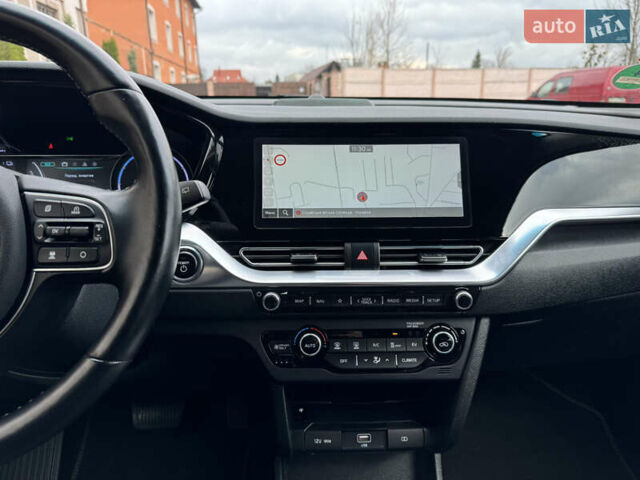 Серый Киа Niro, объемом двигателя 0 л и пробегом 118 тыс. км за 19350 $, фото 93 на Automoto.ua