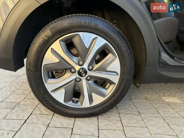 Серый Киа Niro, объемом двигателя 0 л и пробегом 145 тыс. км за 18800 $, фото 99 на Automoto.ua