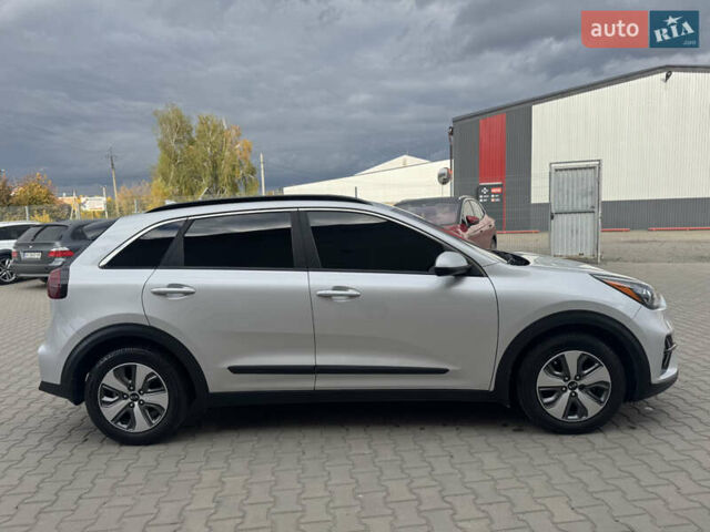 Киа Niro 2020 в Луцке на Automoto.ua Серый Киа Niro, объемом двигателя 1.58 л и пробегом 241 тыс. км за 14600 $, фото 7 на Automoto.ua