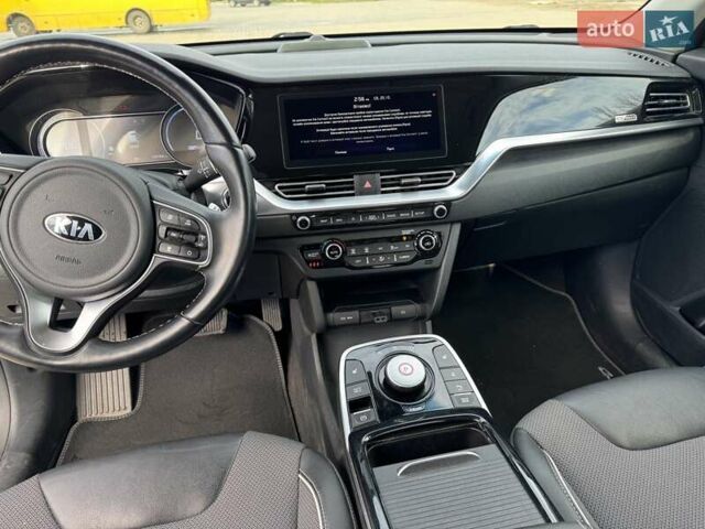 Серый Киа Niro, объемом двигателя 0 л и пробегом 149 тыс. км за 18200 $, фото 23 на Automoto.ua