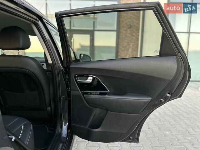 Серый Киа Niro, объемом двигателя 0 л и пробегом 74 тыс. км за 18200 $, фото 37 на Automoto.ua
