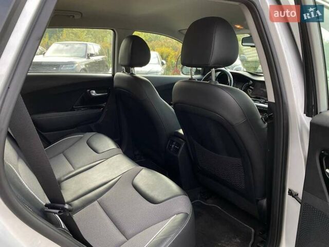 Серый Киа Niro, объемом двигателя 0 л и пробегом 82 тыс. км за 19600 $, фото 23 на Automoto.ua