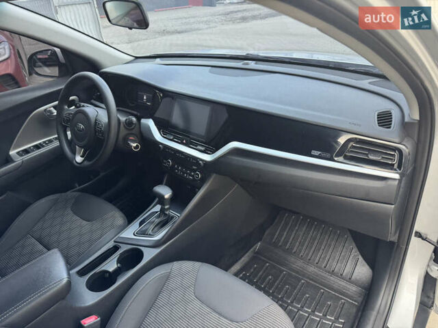 Киа Niro 2020 в Луцке на Automoto.ua Серый Киа Niro, объемом двигателя 1.58 л и пробегом 241 тыс. км за 14600 $, фото 23 на Automoto.ua