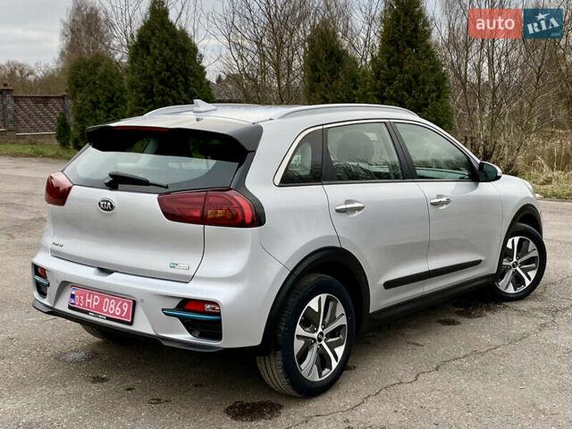 Серый Киа Niro, объемом двигателя 0 л и пробегом 95 тыс. км за 17200 $, фото 4 на Automoto.ua