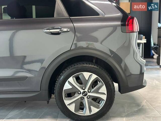 Сірий Кіа Niro, об'ємом двигуна 0 л та пробігом 155 тис. км за 19400 $, фото 6 на Automoto.ua