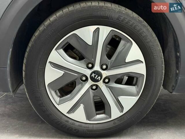 Сірий Кіа Niro, об'ємом двигуна 0 л та пробігом 114 тис. км за 18329 $, фото 10 на Automoto.ua