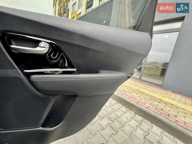 Серый Киа Niro, объемом двигателя 0 л и пробегом 109 тыс. км за 20500 $, фото 34 на Automoto.ua