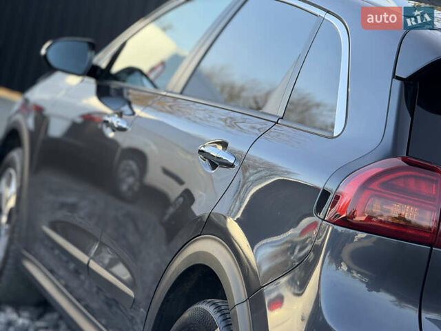 Сірий Кіа Niro, об'ємом двигуна 0 л та пробігом 102 тис. км за 18900 $, фото 16 на Automoto.ua