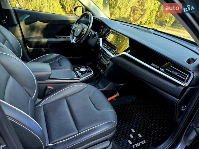 Серый Киа Niro, объемом двигателя 0 л и пробегом 70 тыс. км за 18800 $, фото 26 на Automoto.ua