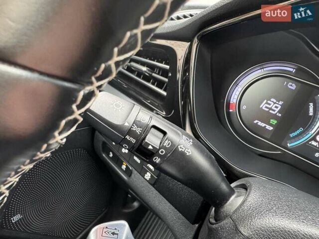 Сірий Кіа Niro, об'ємом двигуна 0 л та пробігом 118 тис. км за 19300 $, фото 84 на Automoto.ua