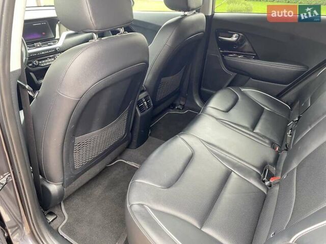 Серый Киа Niro, объемом двигателя 0 л и пробегом 117 тыс. км за 20470 $, фото 32 на Automoto.ua