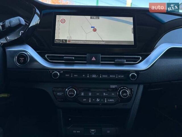 Сірий Кіа Niro, об'ємом двигуна 0 л та пробігом 58 тис. км за 23400 $, фото 58 на Automoto.ua