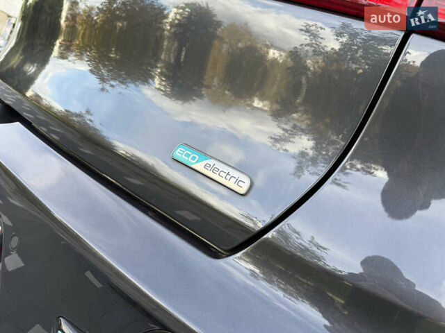 Сірий Кіа Niro, об'ємом двигуна 0 л та пробігом 70 тис. км за 19999 $, фото 39 на Automoto.ua