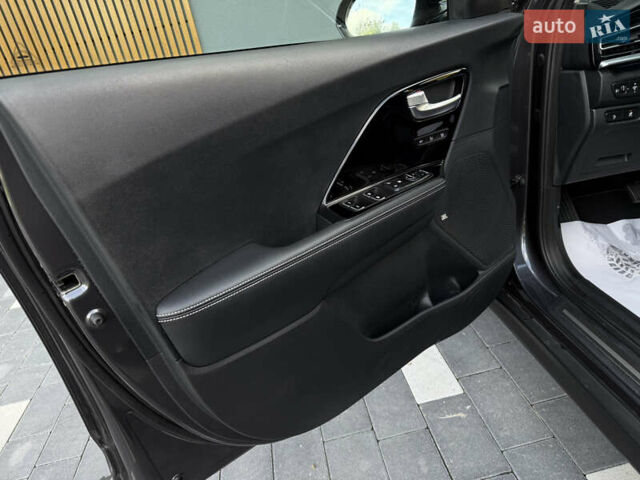 Сірий Кіа Niro, об'ємом двигуна 0 л та пробігом 70 тис. км за 19999 $, фото 44 на Automoto.ua