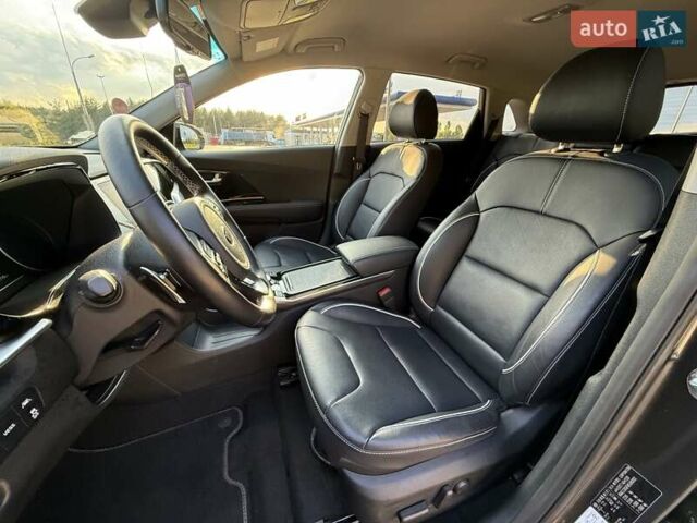 Серый Киа Niro, объемом двигателя 0 л и пробегом 57 тыс. км за 23299 $, фото 17 на Automoto.ua