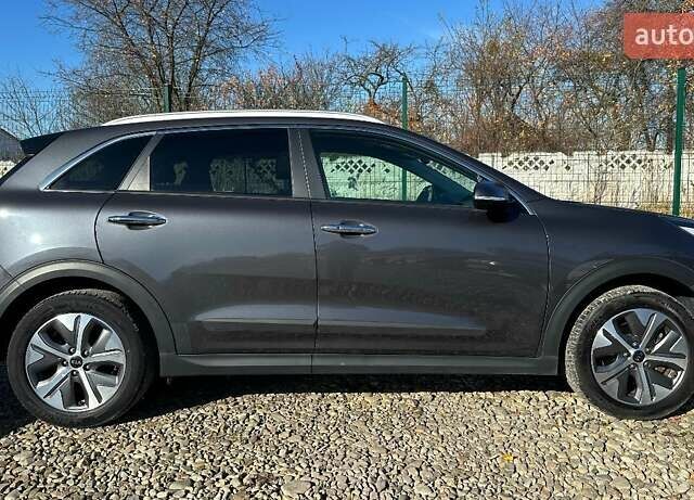 Сірий Кіа Niro, об'ємом двигуна 0 л та пробігом 58 тис. км за 23400 $, фото 25 на Automoto.ua