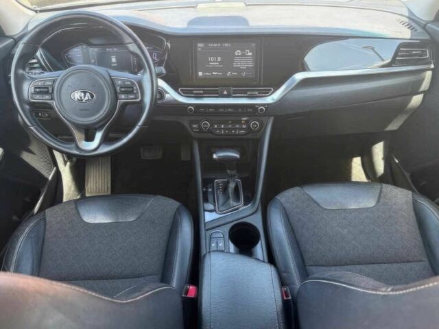 Серый Киа Niro, объемом двигателя 1.6 л и пробегом 48 тыс. км за 18400 $, фото 6 на Automoto.ua