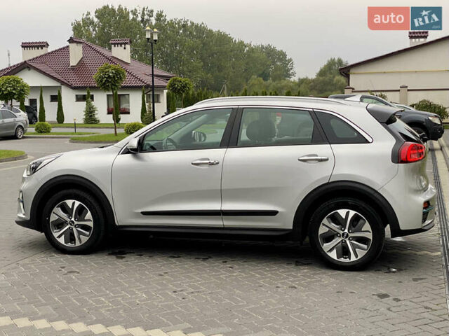 Сірий Кіа Niro, об'ємом двигуна 0 л та пробігом 63 тис. км за 20899 $, фото 23 на Automoto.ua
