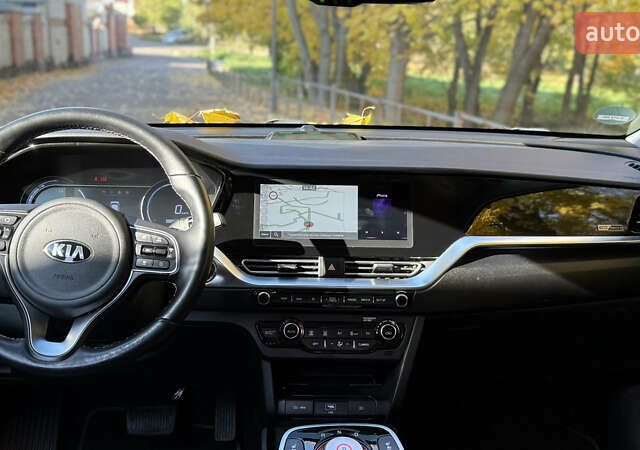 Сірий Кіа Niro, об'ємом двигуна 0 л та пробігом 115 тис. км за 21913 $, фото 14 на Automoto.ua