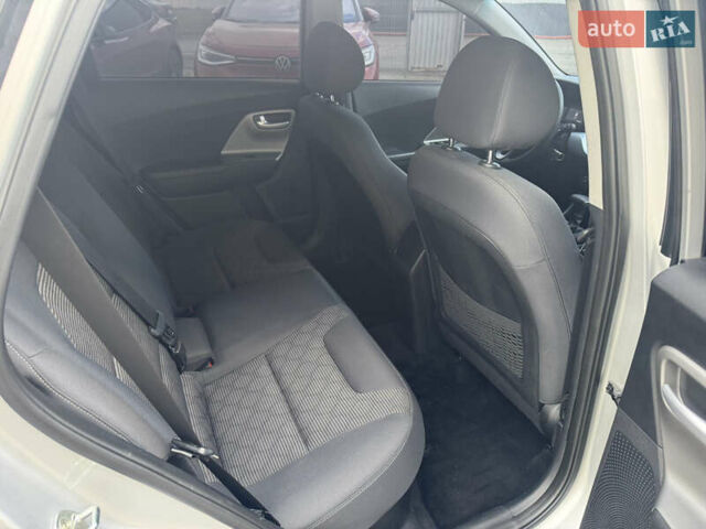 Киа Niro 2020 в Луцке на Automoto.ua Серый Киа Niro, объемом двигателя 1.58 л и пробегом 241 тыс. км за 14600 $, фото 27 на Automoto.ua