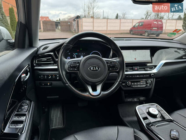 Серый Киа Niro, объемом двигателя 0 л и пробегом 118 тыс. км за 19350 $, фото 77 на Automoto.ua