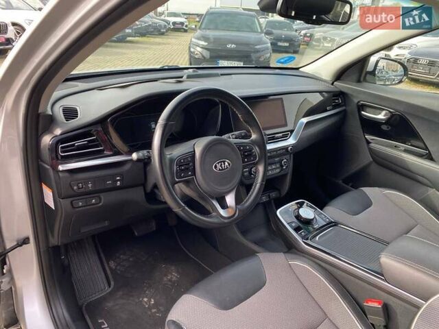 Серый Киа Niro, объемом двигателя 0 л и пробегом 82 тыс. км за 19600 $, фото 10 на Automoto.ua