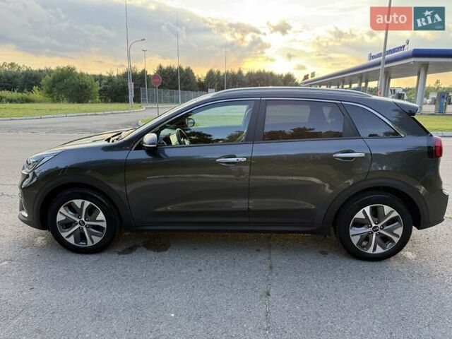 Серый Киа Niro, объемом двигателя 0 л и пробегом 57 тыс. км за 23299 $, фото 5 на Automoto.ua