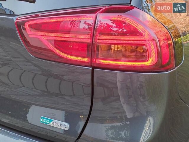 Киа Niro 2020 в Ровно на Automoto.ua Серый Киа Niro, объемом двигателя 0 л и пробегом 125 тыс. км за 19850 $, фото 27 на Automoto.ua