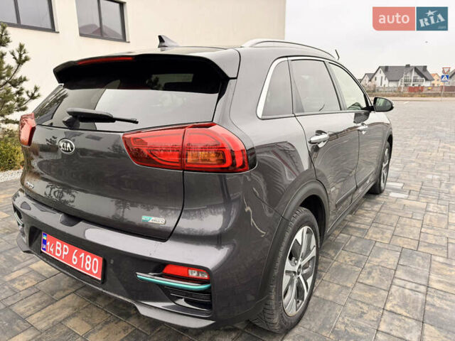 Серый Киа Niro, объемом двигателя 0 л и пробегом 77 тыс. км за 19500 $, фото 7 на Automoto.ua