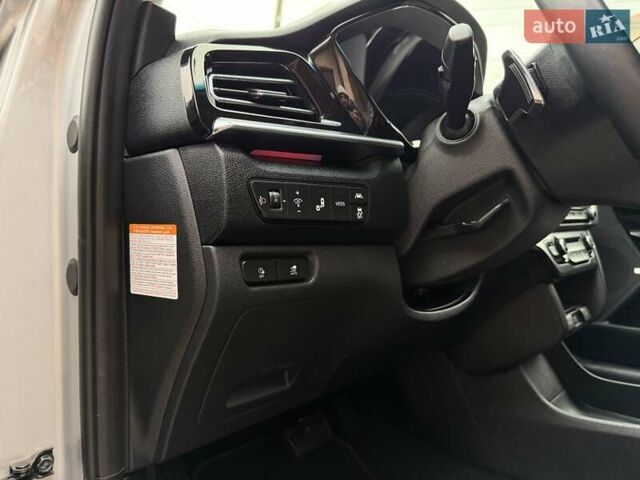 Сірий Кіа Niro, об'ємом двигуна 0 л та пробігом 71 тис. км за 21999 $, фото 40 на Automoto.ua