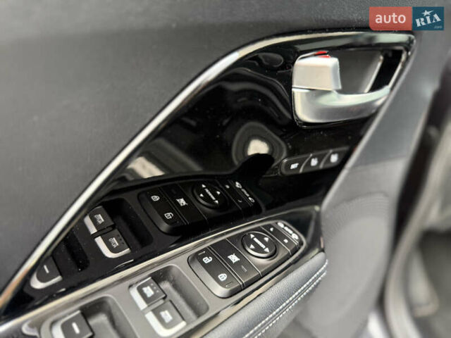 Кіа Niro 2020 у Вінниці на Automoto.ua Сірий Кіа Niro, об'ємом двигуна 0 л та пробігом 157 тис. км за 19500 $, фото 19 на Automoto.ua