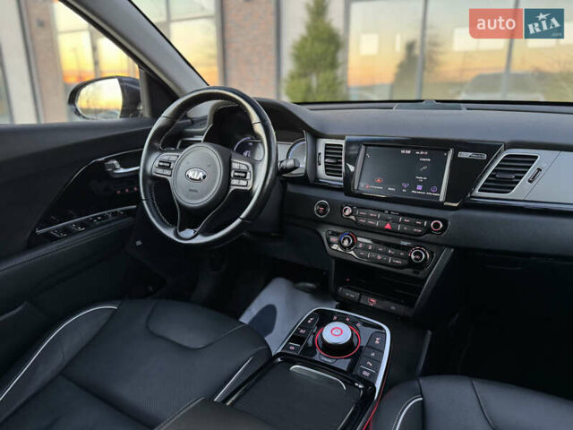 Серый Киа Niro, объемом двигателя 0 л и пробегом 142 тыс. км за 17700 $, фото 40 на Automoto.ua