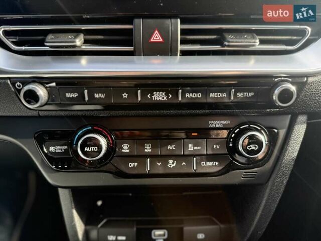 Серый Киа Niro, объемом двигателя 0 л и пробегом 124 тыс. км за 18950 $, фото 18 на Automoto.ua