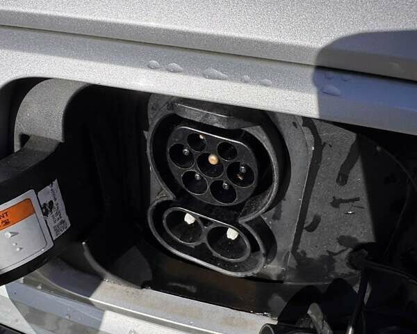 Сірий Кіа Niro, об'ємом двигуна 0 л та пробігом 74 тис. км за 20500 $, фото 16 на Automoto.ua