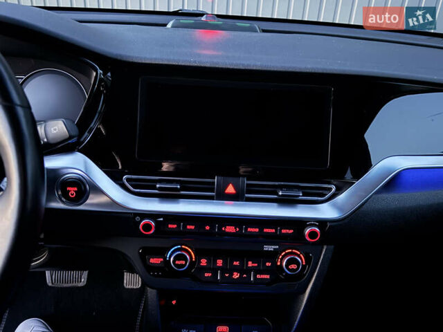 Серый Киа Niro, объемом двигателя 0 л и пробегом 112 тыс. км за 20300 $, фото 30 на Automoto.ua