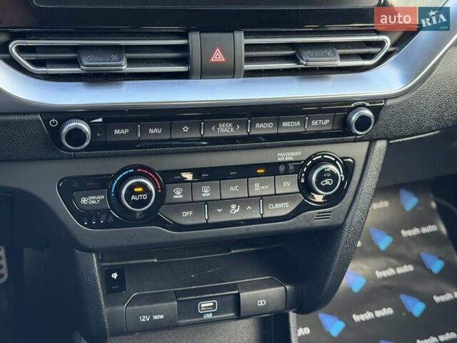 Серый Киа Niro, объемом двигателя 0 л и пробегом 142 тыс. км за 18900 $, фото 24 на Automoto.ua