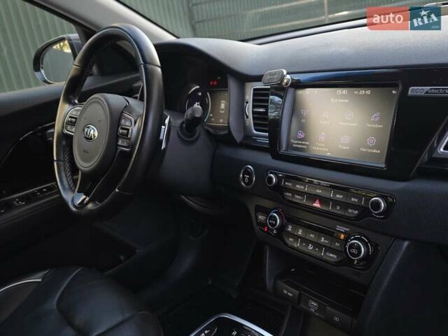 Серый Киа Niro, объемом двигателя 0 л и пробегом 144 тыс. км за 17250 $, фото 36 на Automoto.ua