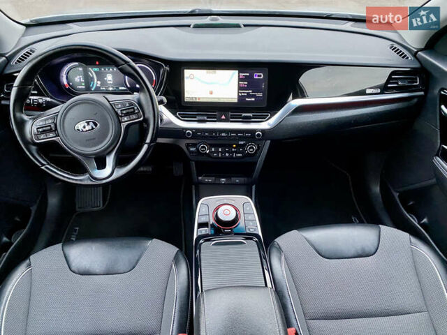 Серый Киа Niro, объемом двигателя 0 л и пробегом 95 тыс. км за 17200 $, фото 10 на Automoto.ua
