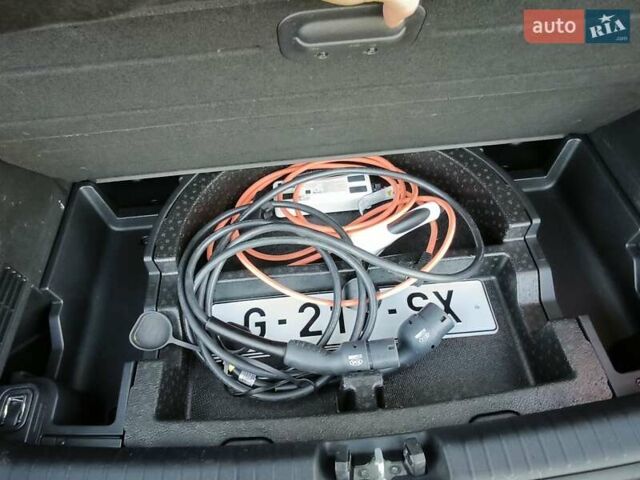 Сірий Кіа Niro, об'ємом двигуна 0 л та пробігом 96 тис. км за 16900 $, фото 7 на Automoto.ua